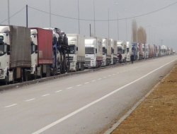 Gürbulak’ta TIR kuyruğu 10 kilometreye ulaştı