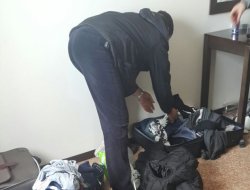 Tuvalette uyuşturucu kullanırken yakalandılar