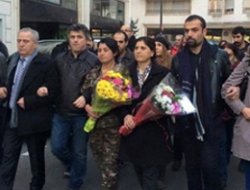 PYD'den Charlie Hebdo'ya ziyaret