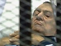 Hüsnü Mübarek'e Müebbed hapis cezası verildi