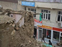 Metruk ev tehlike saçıyor