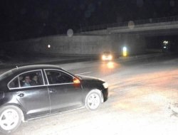 Trafik ışığı olmayan köprülü kavşak tehlike saçıyor