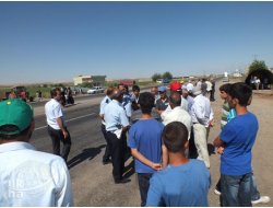 Köylüler Yolu Trafiğe Kapattılar