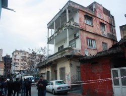 Mersin’de çöken evin karşısındaki bina paniğe neden oldu