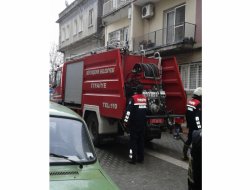 Yaşlı çift yangında son anda kurtarıldı