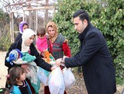 Telafer'den gelen mülteci aileye yardım