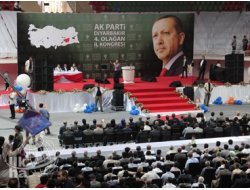 Erdoğan Diyarbakır'dan BDP ve CHP'ye Yüklendi