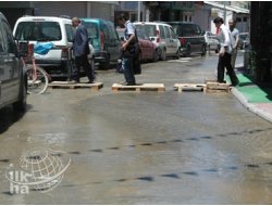 Su Şebekesi Patladı Cadde Sular Altında Kaldı