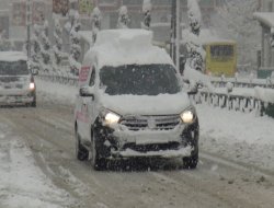 Bursa şehir merkezinde kar kalınlığı 30 santimi geçti