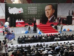 Erdoğan Diyarbakır'dan BDP ve CHP'ye Yüklendi