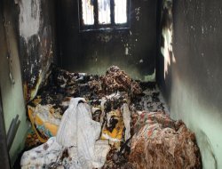 Evi küle dönen aile yardım bekliyor