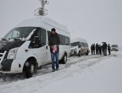 Siverek'te öğrenci servisleri yolda kaldı