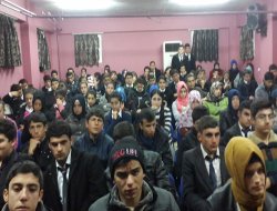 Mardin’de “Kan Davası” konferansları sürüyor