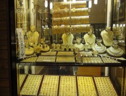 Altındaki dengesizlikten kuyumcular ve halk tedirgin