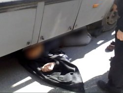 Halk otobüsü vatandaşı ezdi