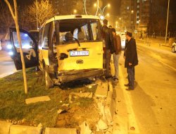 Diyarbakır Bağlar Aydın Arslan Bulvarında kaza:2 yaralı