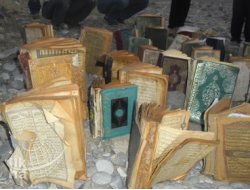 Kur'an-ı Kerim'lerin Suya Atılmasına Tepki