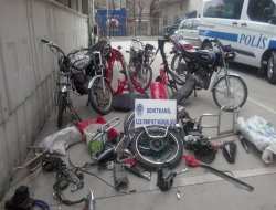 Motosiklet hırsızlarına baskın; 4 gözaltı