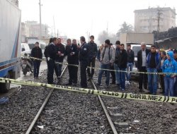 Trenin çarptığı yaya hayatını kaybetti