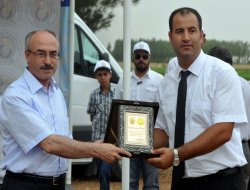 güneş enerjisi ile sulama yapan makina