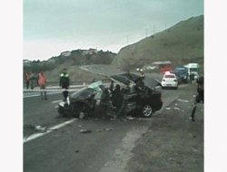 TIR ile araba çarpıştı; 1 ölü