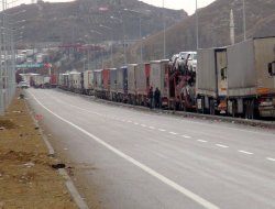 Gürbulak’ta TIR kuyruğu 17 km’ye ulaştı