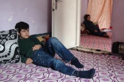 Doğuştan yürüme engelli Şırnaklı kardeşler yardım bekliyor