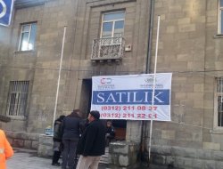 Van Cumhuriyet Caddesi üzerindeki tarihi tekel binası satışa çıkarıldı