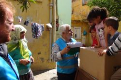 Umut Kapısı yardımlarını sürdürüyor