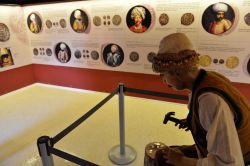 Bursa'daki 7 asırlık darphane para müzesi oldu