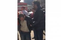 Kadının parasını çalmaya çalışırken yakalandı