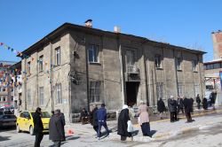 Esnaf tarihi Tekel binasının satışa çıkarılmasına tepkili