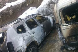 Bitlis 2 araç kundaklanarak yakıldı