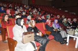 Eğitim Bir-Sen Batman'da İslam ve Kadın konulu panel düzenledi