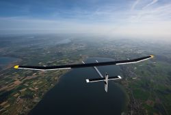 Güneş enerjisi ile çalışan uçak havalandı