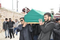 Suikaste uğrayan muhalif lider son yolculuğuna uğurlandı