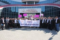 Sağlıkçılar kadına yönelik şiddete karşı yürüdü