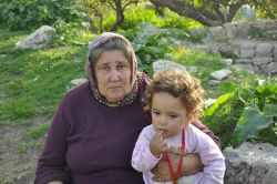 Ablası tarafından yakıldığı iddia edilen kızın yakınları konuştu