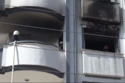 Kibritle oynayadı, evi yaktı