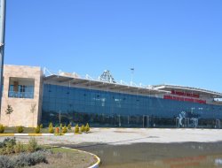 Milyonluk otogar çürümeye terk edildi