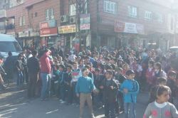 Batman’da trafik kazasında ölen arkadaşları için yol kapattılar