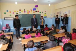 Suriyeli öğrencilere kırtasiye yardımı