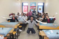 Bingöl Üniversitesi’nde  model uçak ve planör eğitimi verildi