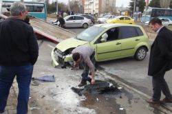 Bingöl’de 2 otomobil çarpıştı: 2 yaralı