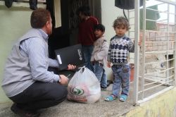 İho-Ebrar’dan İzmirli muhtaç ailelere yardım