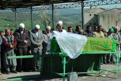 Tarsus’un Sıra köyünde yakılarak öldürülen genç kız toprağa verildi