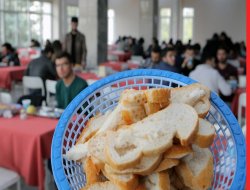 1 Hamburgeri çöpe atarsak 16 ton suyu boşa harcarız