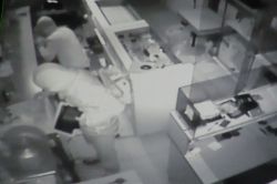 Kızıltepe’nin Urfa caddesinde iş yerinin kameralarını ters çevirip hırsızlık yaptılar