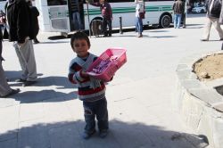 Suriyeli çocuğun zorlu hayat mücadelesi