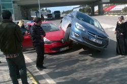 Gaziantep’te İpek Yolunda Adliye yakınlarında maddi hasarlı kaza